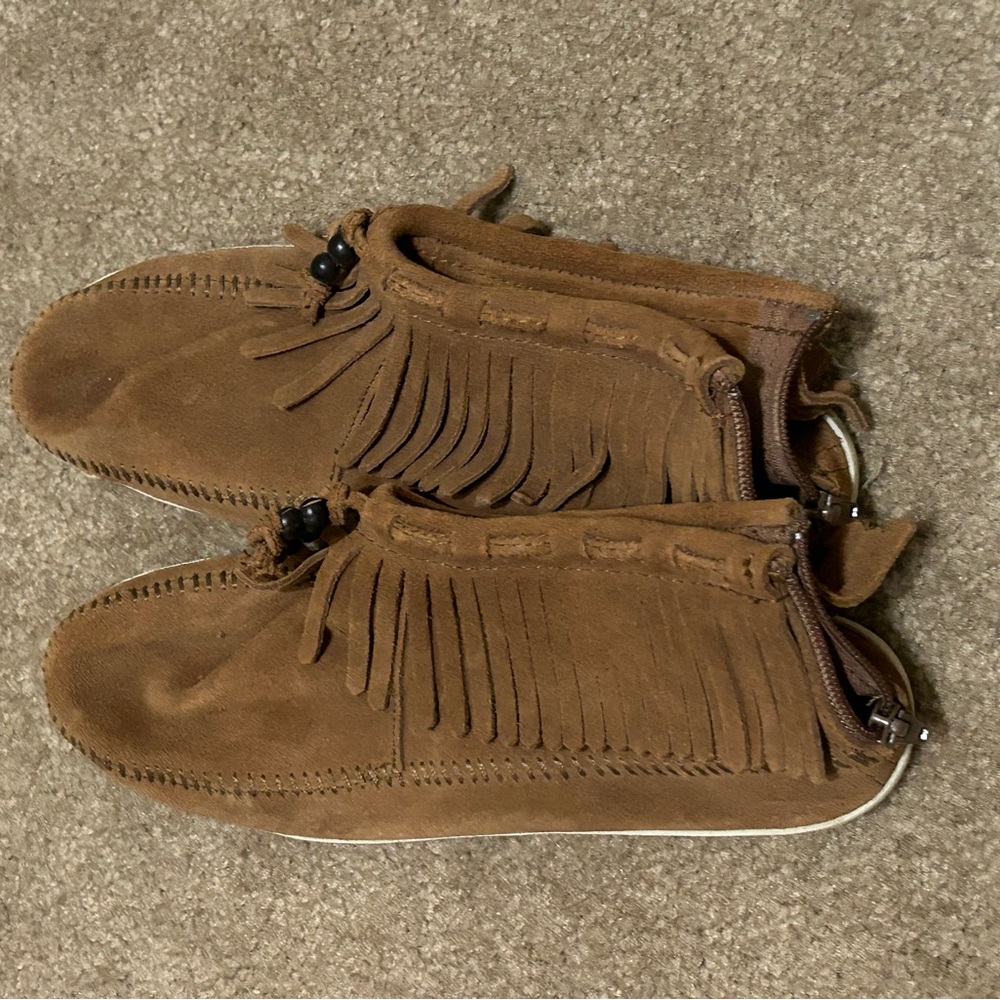 Minnetonka zip up moccasins